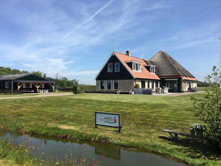 B&b voor 2 personen, with Terras and Tuin as well as Uitzicht in De Koog