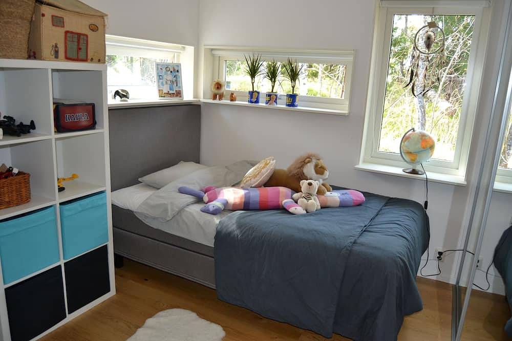 Reduzierter Preis!Modernes Haus. Einzigartige, unberührte Lage in der Nähe von Stockholm, See und Schären in Nacka, Stockholmer Schärengarten