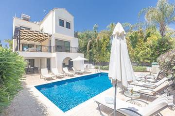 Vacation Rental for 10 Guests in Protaras, South Cyprus, Picture 1