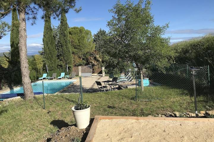 Gîte pour 11 personnes, avec jardin et piscine à Saint-André-de-Cruzières