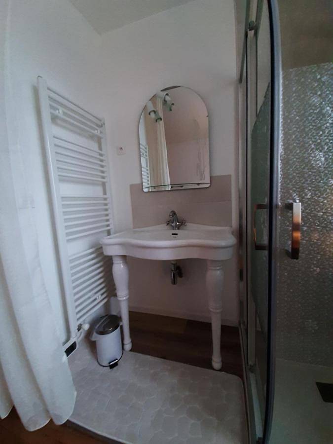 Gîte pour 8 personnes, avec terrasse à Le Mêle-sur-Sarthe - 3