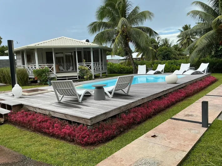 Hôtel pour 3 personnes, avec piscine ainsi que jardin et vue - 1