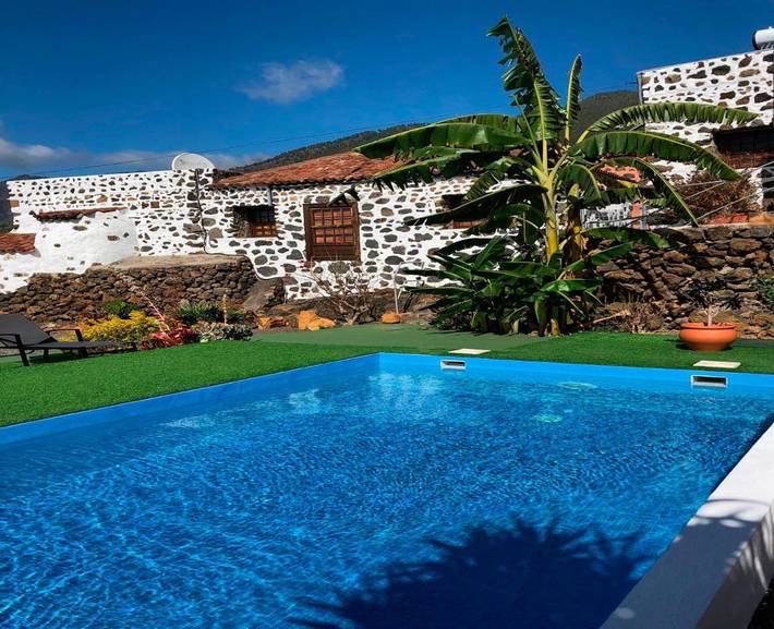 Casa rural para 2 personas, con piscina además de vistas y jardín en La Palma