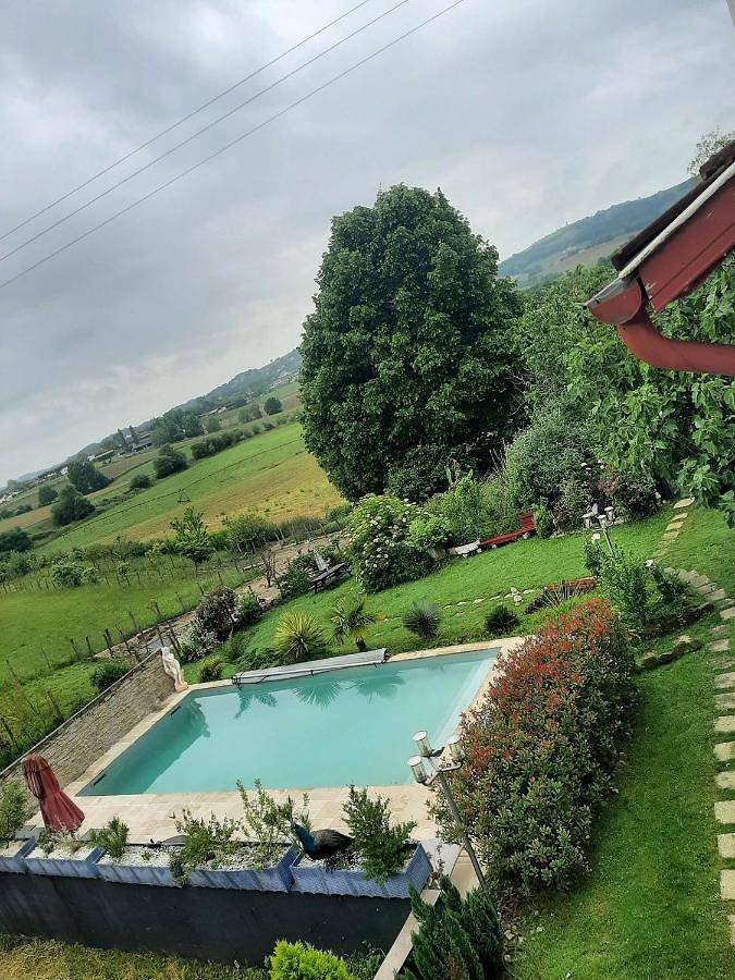 Gîte pour 2 personnes, avec jardin ainsi que jacuzzi et piscine, adapté aux familles à Masparraute