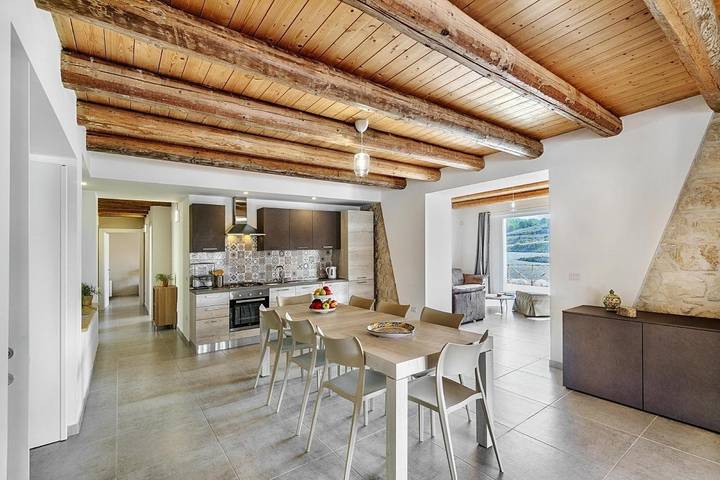 Glamping per 17 persone, con piscina e giardino, con animali domestici in Sicilia