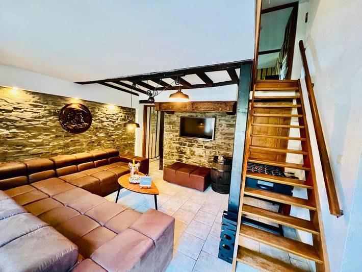 Location de vacances pour 9 personnes, avec terrasse et jacuzzi dans Ortheuville