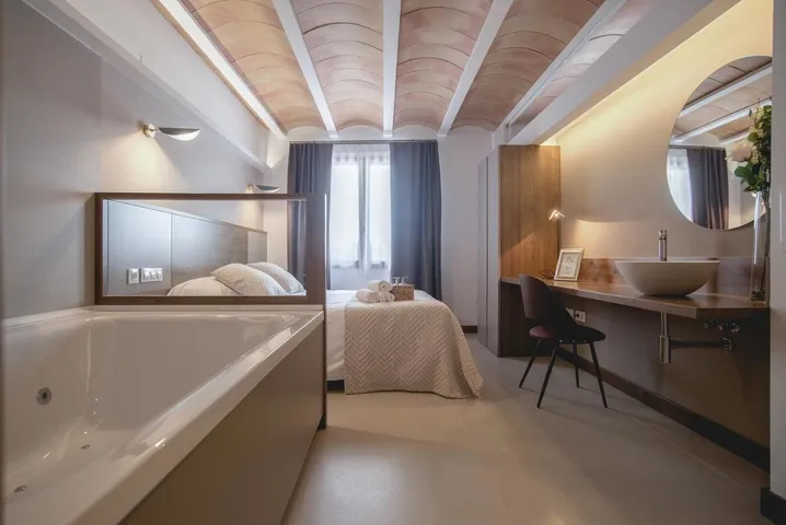 Holiday apartment for 3 people, with balcony and hot tub - 1