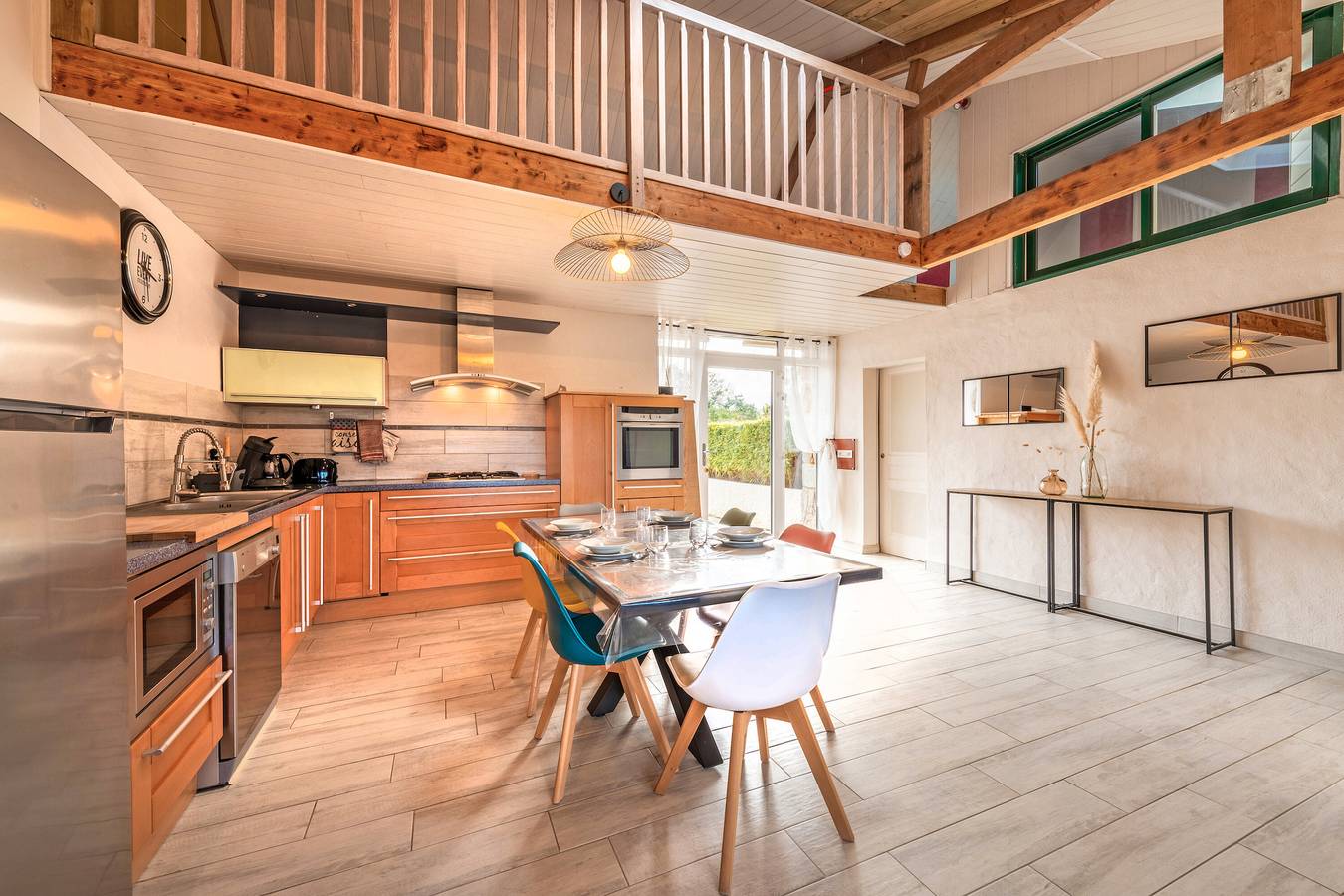 Holiday Home 'Ty Reuniou - La Grange' with Sea View, Shared Terrace and Wi-Fi in Cléder, Ceinture Dorée