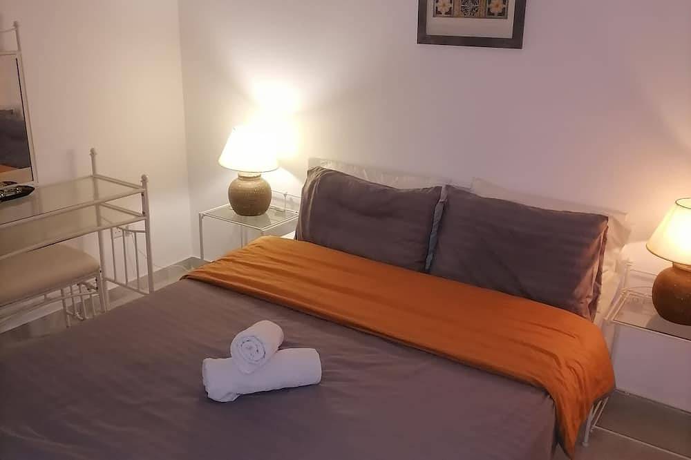 Entire apartment, Charming 1-bedroom apartment in fabulous Paphos with Ac, Wifi in Paphos, South Cyprus