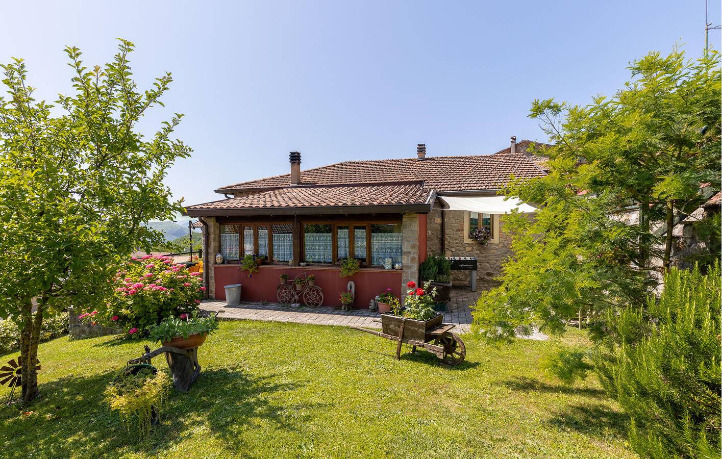 Sillano Gartenoase mit Pool, Internet und Parkplatz in Piazza al Serchio, Garfagnana