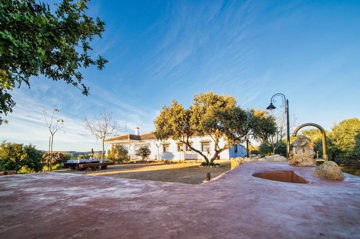 Casa de vacaciones para 8 personas, con Balcón y Terraza además de Jardín y Piscina en Almodóvar del Río