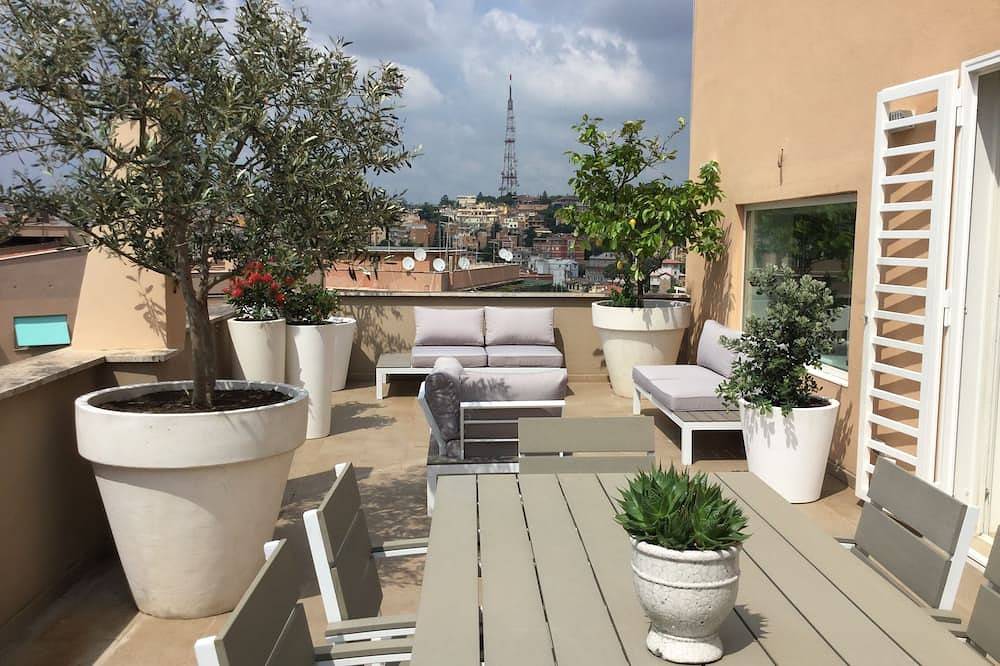 Ganze Wohnung, Wunderschönes Penthouse mit Terrassen, 10 Gehminuten von den Vatikanischen Museen und dem Zentrum von Rom entfernt in Rom, Rom Provinz