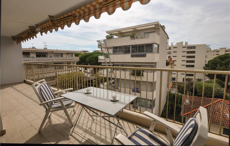 Appartement de vacances entier, Handi Plage 1km : Appartement terrasse avec parking et internet in Cannes, Côte méditerranéenne (France)