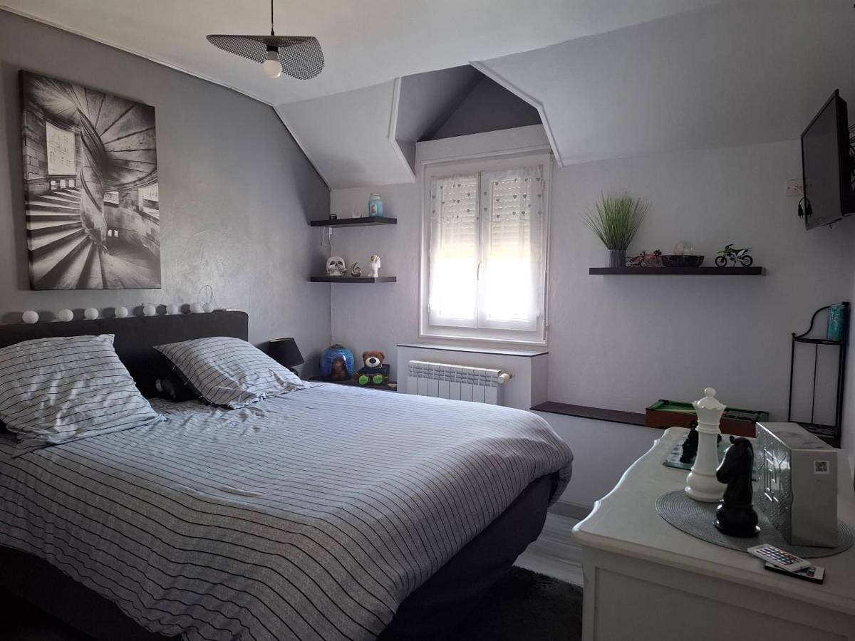 Chambre avec Sdb privative et parking Moto ou Vl in Romorantin-Lanthenay, Sologne