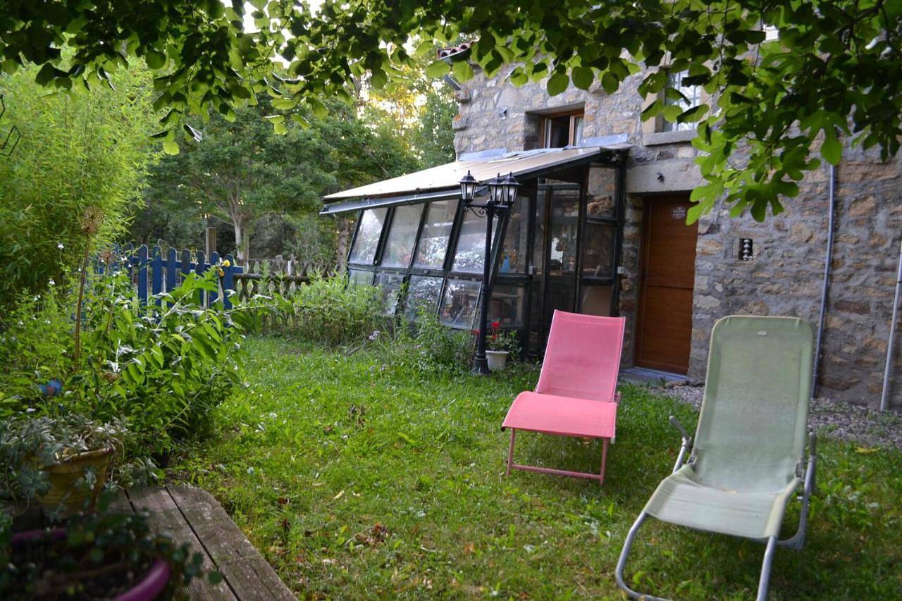 Studio indépendant dans maison à la campagne in Égliseneuve-près-Billom, Parc Naturel Régional Livradois-Forez