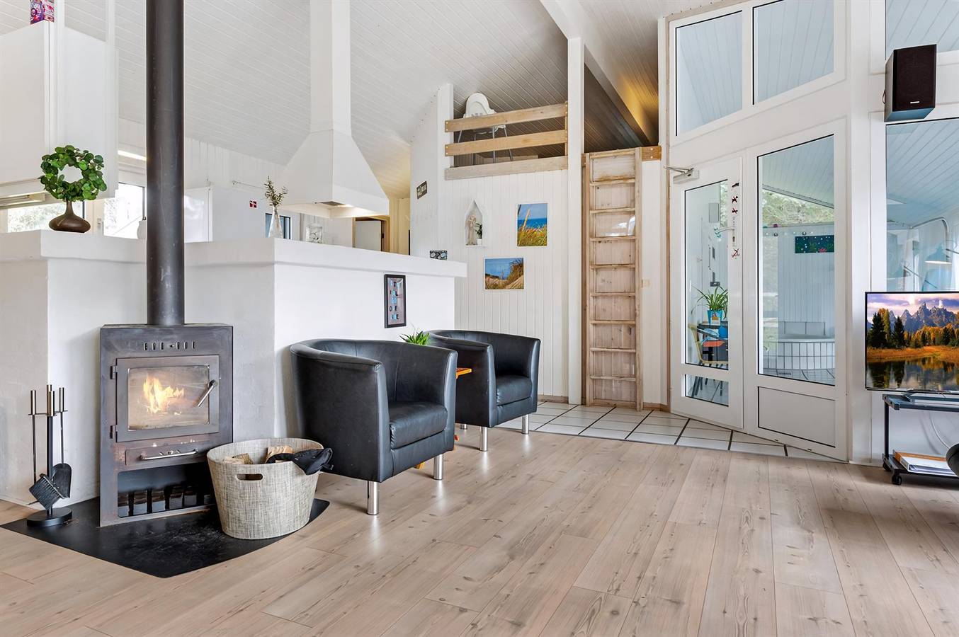 Stunning home in Saltum w/ Wifi, 5 Bedrooms and Indoor swimming pool in Kettrup Bjerge, Jammerbugt