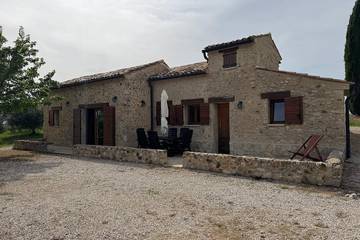 Gîte pour 5 personnes, avec jardin à Puimoisson