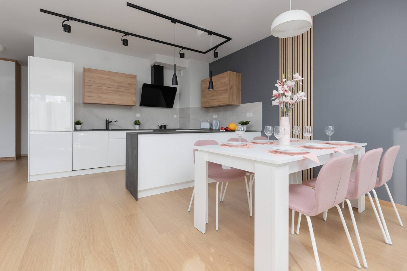 Apartamento entero, Family Suite with Balcony | 2 Parking Spaces in Targówek, Varsovia