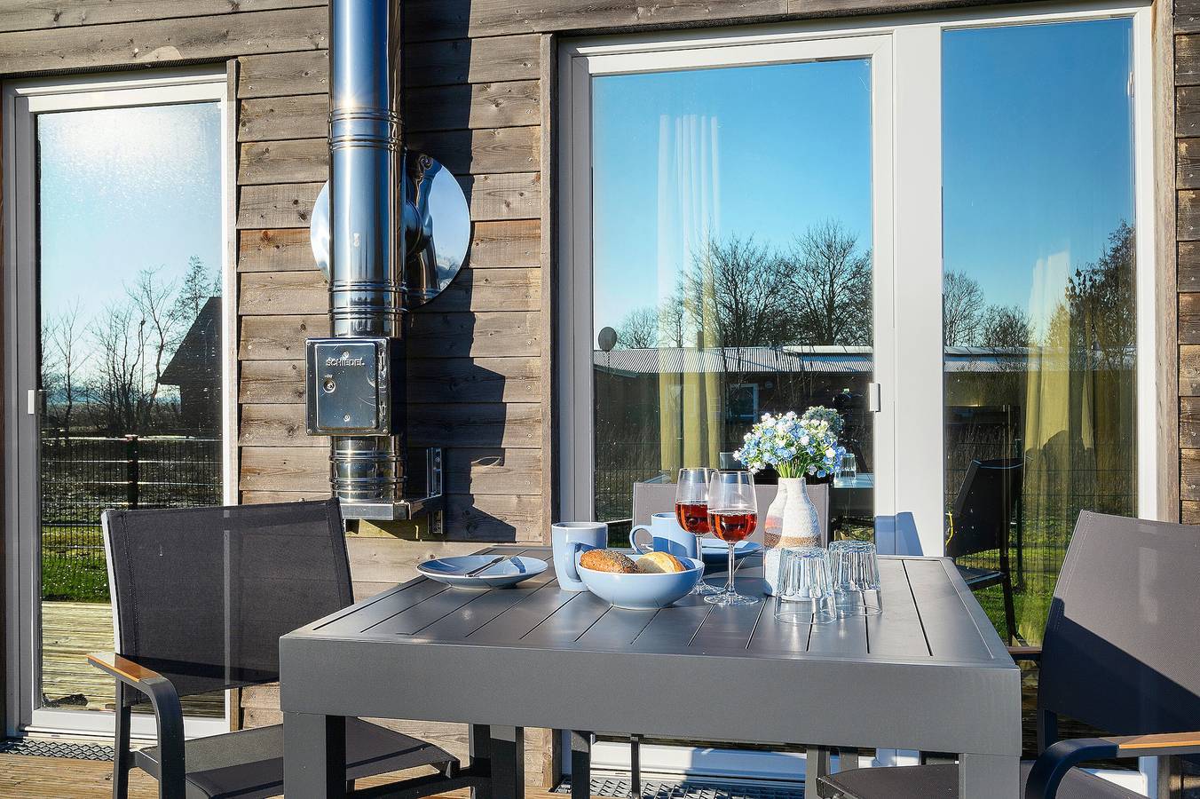 Casa vacacional 'Meeresbrise' con vistas al lago, terraza privada y Wi-Fi in Tossens, Butjadingen
