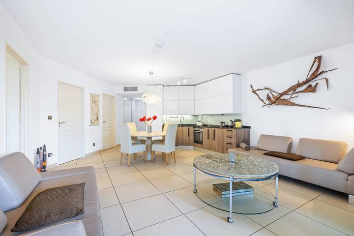 Gîte pour 4 personnes, avec terrasse ainsi que jardin et piscine, adapté aux familles à Nice - 3