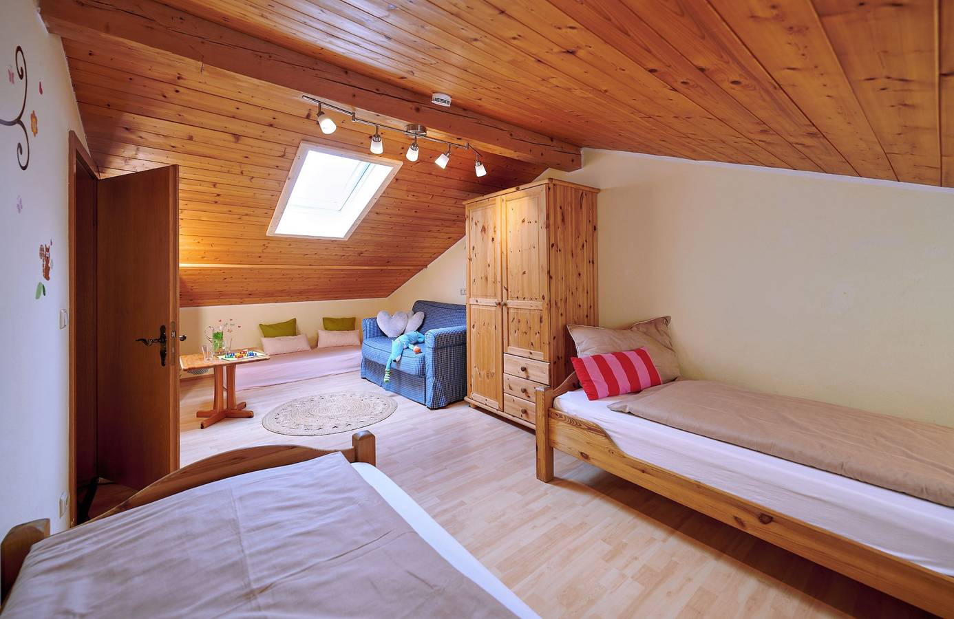 Hochgallinger Hof - Ferienwohnung Rosenblüte, 60 qm, 2 Schlafzimmer, Balkon in Siegsdorf, Bayerische Alpen