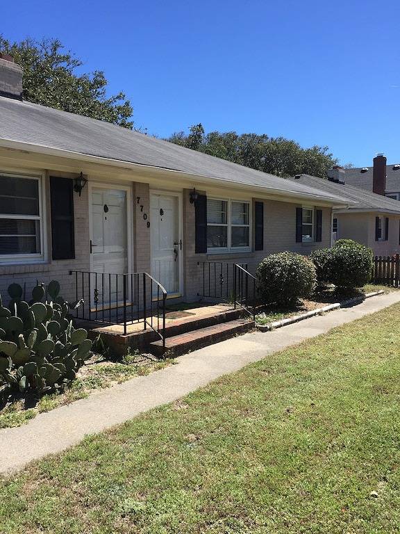 Ganze Wohnung, Hundefreundliche North End Cottage - Oceanside of Atlantic - 270 Schritte zum Strand! in Virginia Beach