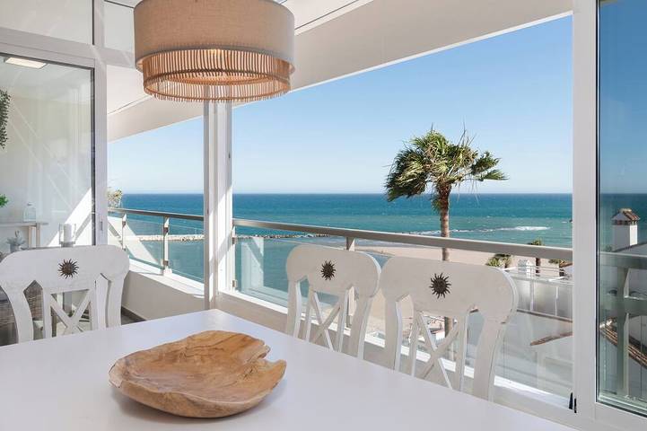 Ferienwohnung für 6 Personen, mit Pool und Garten sowie Balkon