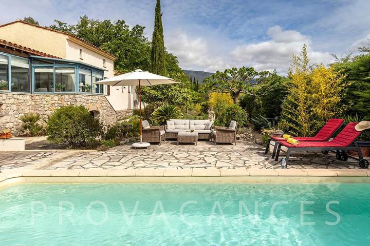 Location de vacances pour 8 personnes, avec jardin et piscine à Seillans - 3