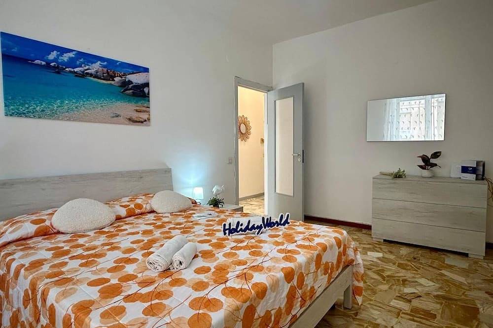 Entire apartment, Blue Beach by Holiday World in Albisola Capo, Albisola Superiore