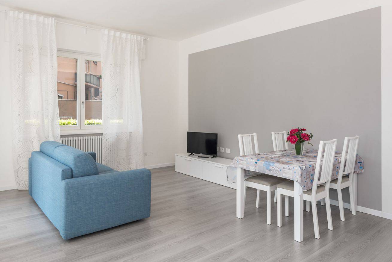 Entire apartment, Elegant apartment with 4 sleeps. in Verona, Verona Province