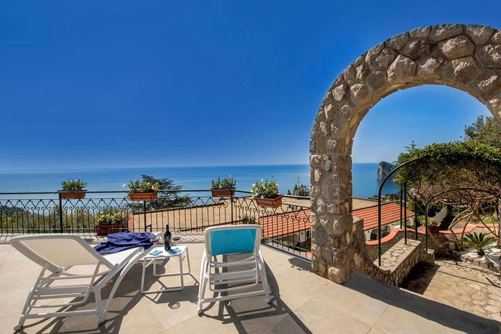 Ferienhaus für 10 Personen, mit Terrasse und Whirlpool sowie Garten