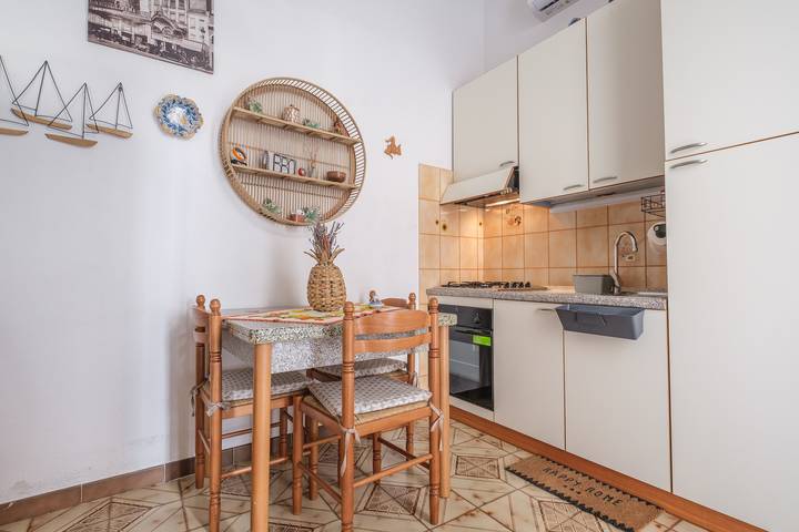Entire studio, Holiday Home "Tyndaris" with Wi-Fi & Air Conditioning in Oliveri, Messina Province