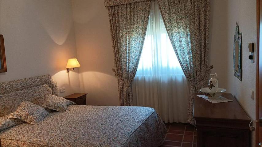 Chalet para 42 personas, con piscina para niños y jardín además de piscina y terraza en Provincia de Toledo - 3