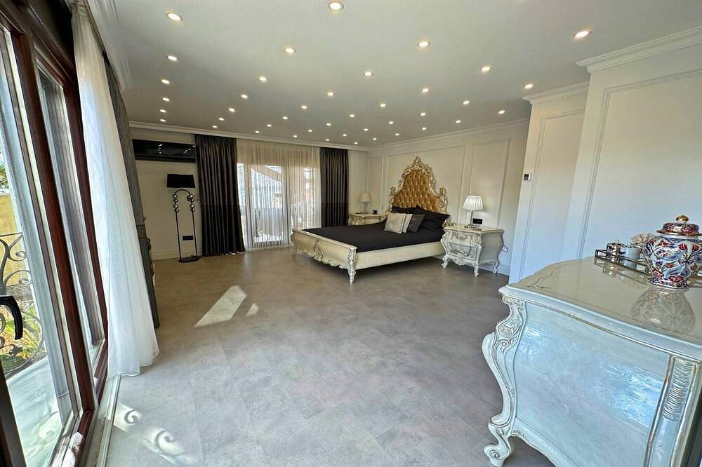 6-Zimmer-Villa mit privatem Pool und Garten in Beylikdüzü, Marmararegion