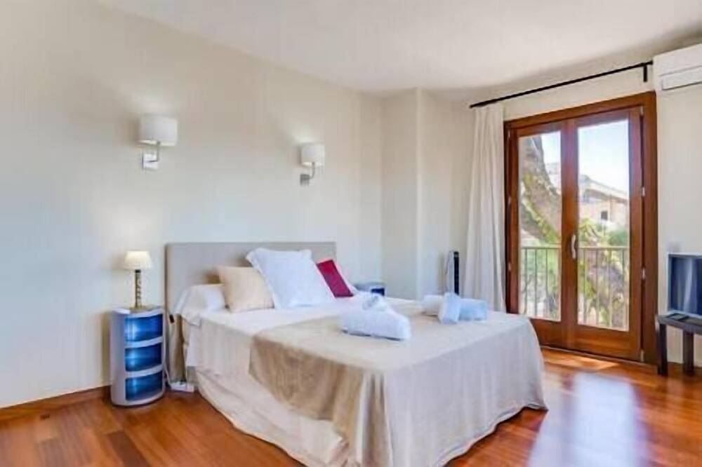 Villa Isabel, Villa in Cala Estancia near Palma in Can Pastilla, Palma di Maiorca