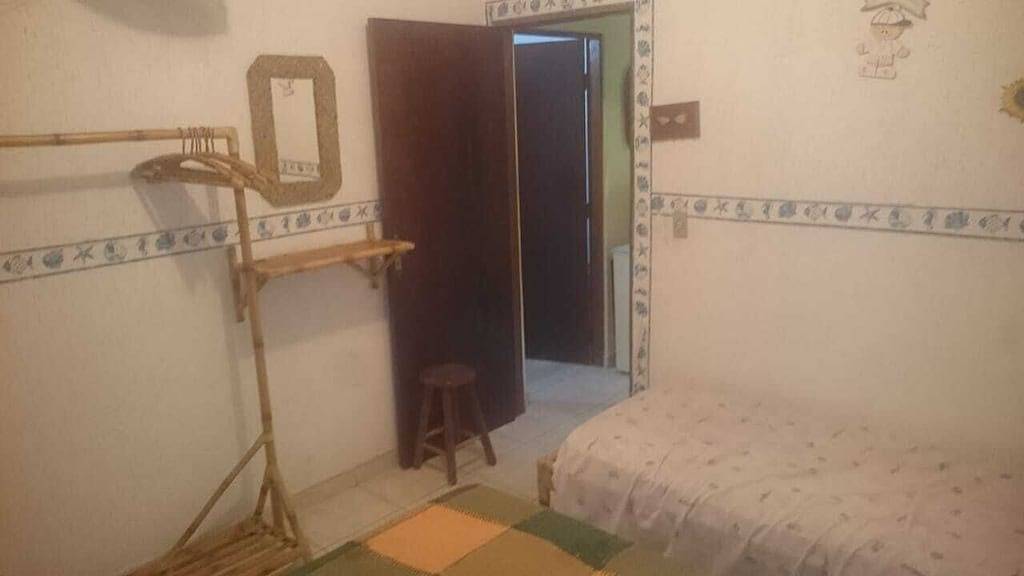 House In The Center Of Mongaguá, Quiet Street, Close To Banks, Market And Beach. in Mongaguá, Baixada Santista