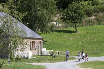 Gîte pour 4 personnes, avec terrasse et piscine, adapté aux familles à Égletons