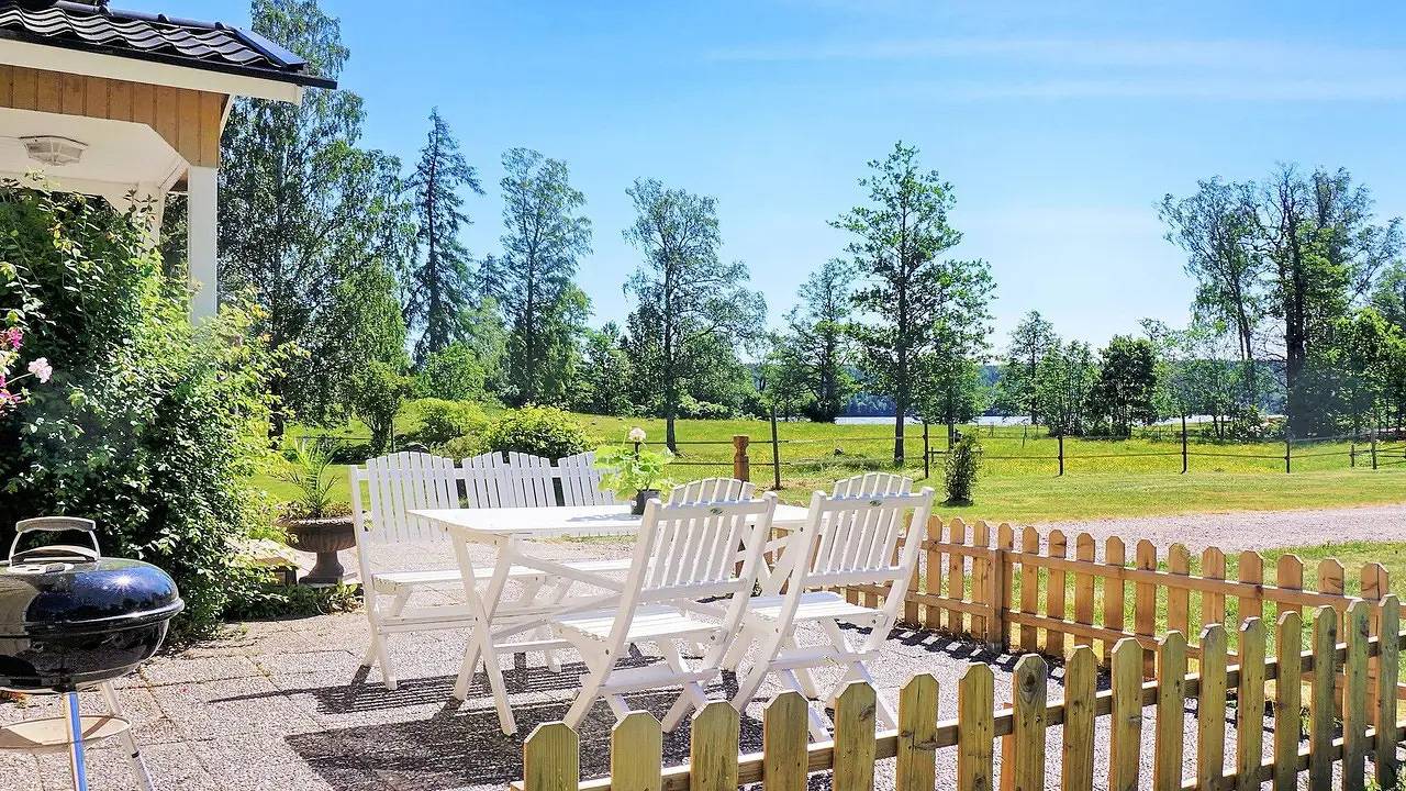 Hus för 15 Personer med trädgård in Hova, Gullspång