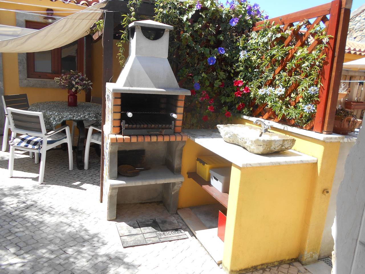 Charmantes Ferienhaus mit 2 Schlafzimmern in einem Küstendorf in Salir do Porto, Tornada e Salir do Porto