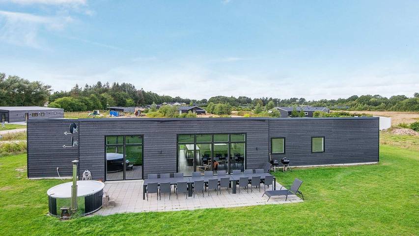 Ferienhaus für 17 Personen, mit Terrasse und Whirlpool sowie Sauna, mit Haustier in Djursland