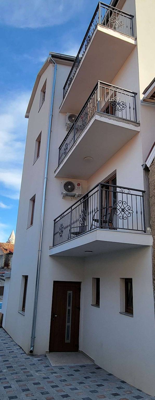 Czteropokojowy dom z tarasem i widokiem na morze Pakostane, Biograd K-23466 in Plaža Pakoštane, Pakoštane