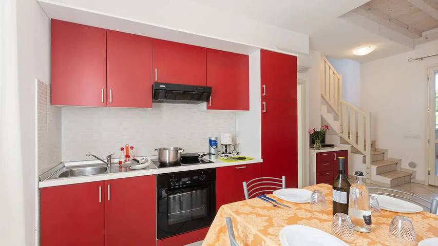Gîte pour 7 personnes, avec Terrasse ainsi que Jardin et Piscine à Lido delle Nazioni - 2