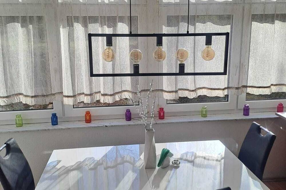 Ganze Wohnung, Ferienwohnung 4 Zimmer(7 Betten)in Chemnitz Kappel,als Monteurs-Wohnung geeignet in Chemnitz, Chemnitz und Umgebung