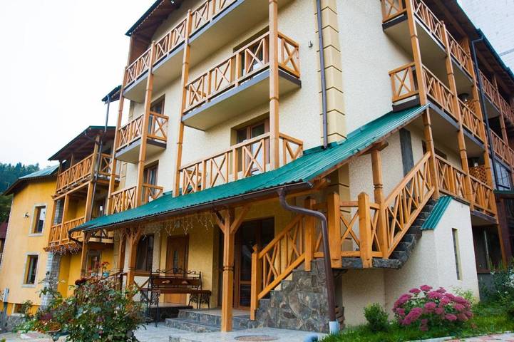 Hôtel pour 8 personnes, avec terrasse et piscine, animaux acceptés