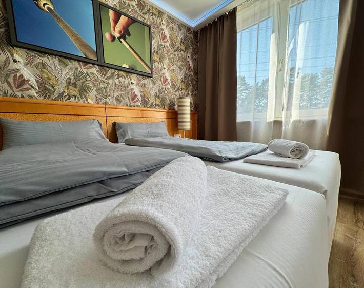 Hotel für 4 Personen, mit Terrasse und Garten sowie Seeblick und Ausblick in Velten