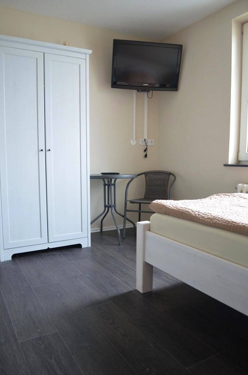 Single Room with Private Bathroom in Harleshausen, Kassel