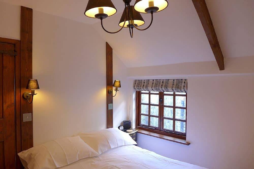 4 Capt Uptons Cottages.  Central but secluded.  Fast Wifi. Top floor sea views. in Falmouth (Cornwall), Cornwall