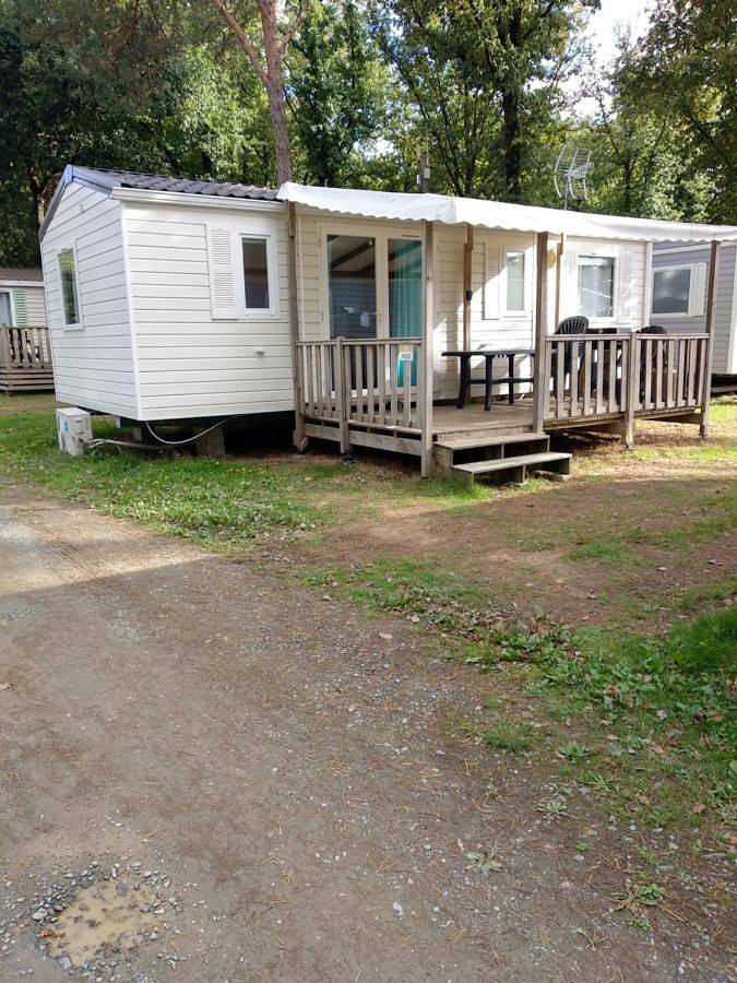 Camping pour 6 personnes, avec piscine et terrasse