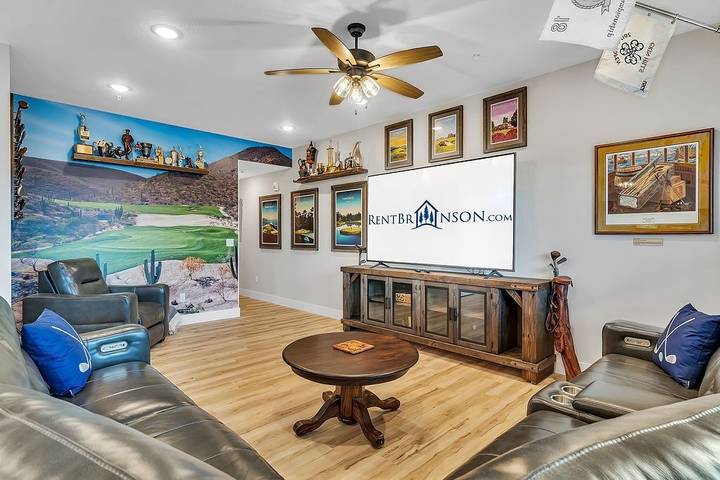 Vacation house for 20 people, with hot tub and pool as well as balcony in Missouri