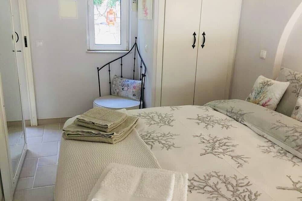 Vermar - Arrifana Beach in Arrifana, Aljezur